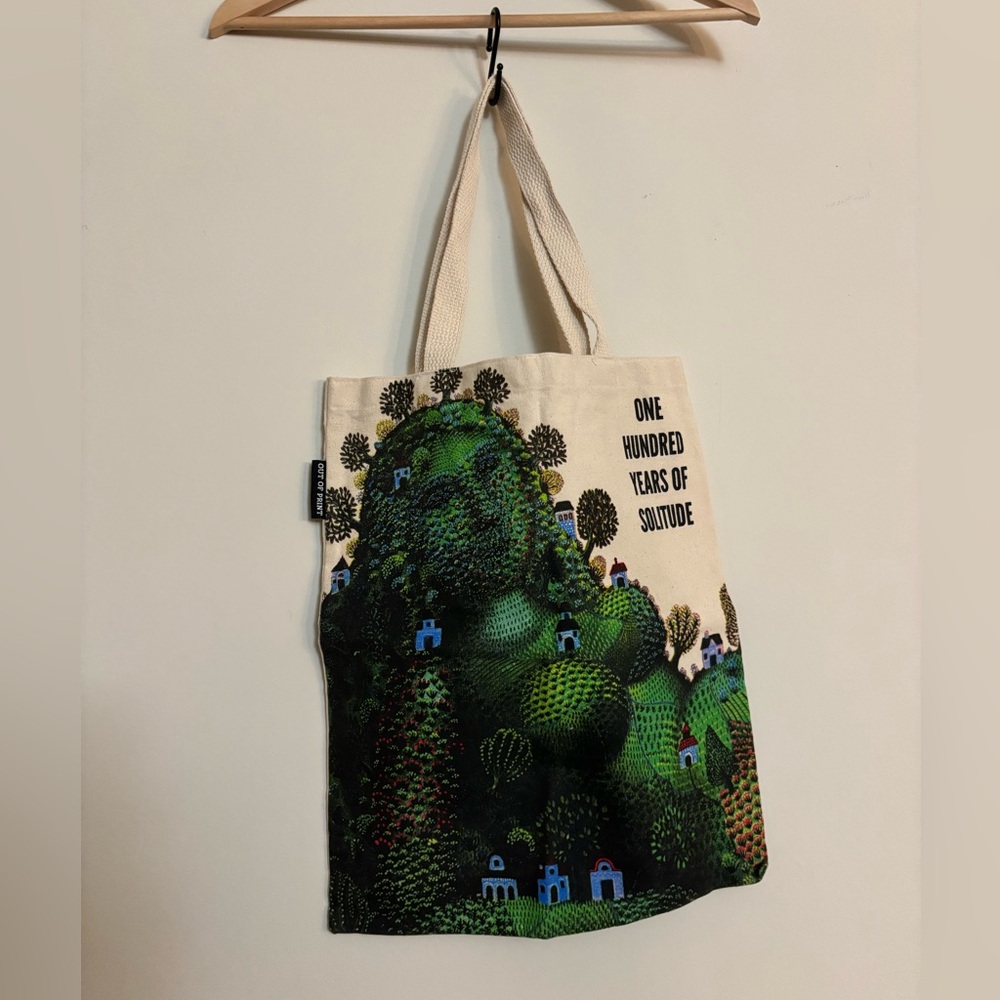 Graphic Canvas Tote Bag "One Hundred Years of Solitude" - Green Landscape